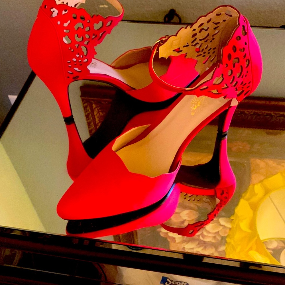 Soft red suede shoe by Franco Sarto size 9